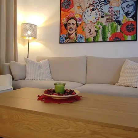 Emem Luxury アパート *